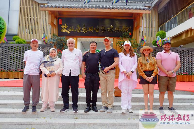 图23活动期间,驻华大使团参观了艾雅康鸟类生态博物馆.jpg